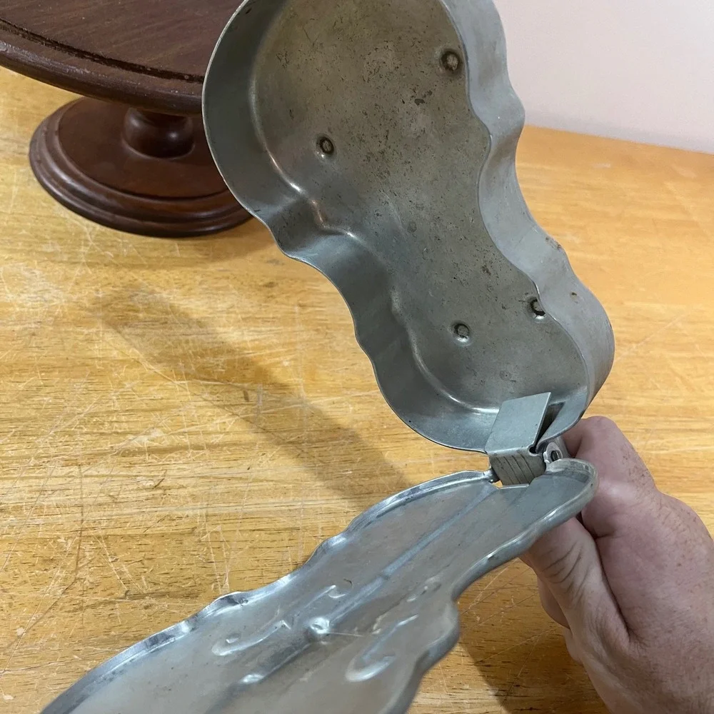 Vtg Mount Vernon Ware Aluminum Violin Fiddle Hinged Mold Cleveland Ohio USA